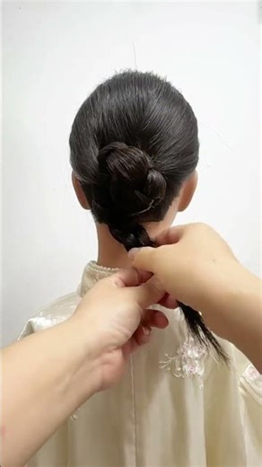 "Quick & Stylish Low Bun Tutorial! 💁‍♀️✨ Perfect for any day out. #Shorts #Hairstyle #DIY"
