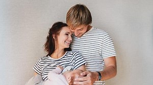 Video: Posisi Menyusui dan Pelekatan Bayi yang Tepat