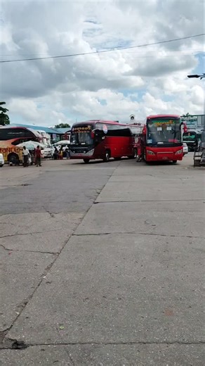 ဧရာဝတီ အဆင့်မြင့်ခရီးသည်ပို့ဆောင်ရေး လမ်းမကြီးများ