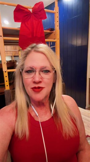 Deviled wing shrimp! I wanted something spicy tonight after having Christmas dinner and this was a real winner! Totally healthy with zucchini and peppers and cauliflower rice instead of regular rice and beans and extra high fat cheese! This one tastes amazing looks amazing. It makes me feel amazing. What more can you want! If you want more, you just have to reach out to me. I’ll be happy to help you.🙌