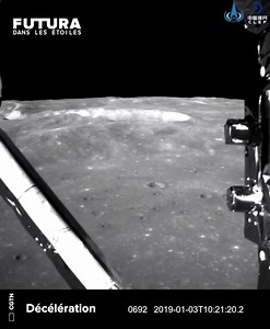 [⚛️] Lorsqu'on regarde la pleine Lune, on rêverait de pouvoir s'y poser d’un claquement de doigts. Réalisons ce rêve, grâce a cette merveilleuse vidéo de l'atterrissage de la sonde chinoise Chang'e 4, et petit bonus : c'est sur la face cachée ! 🌓👀🌍 Cette petite sonde, lancée en 2018, se compose donc d'un aterrisseur, et d'un petit rover au nom mignon de Yutu 2 ! Il s'est posé dans le cratère Von Karman, un grand nom du programme spatial américain. | Futura explore l'espace