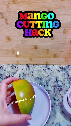 Mango cutting hack!! 🥭 🥭🥭🥭🥭 # #statenpartyof7 #mango #mangomango #howtocutamango #mangohack #lunchboxhack #lunchideas #lunch #lunchbox #lunches #funlunch #CoolLunch | Staten Party of 7