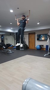 25 reactions | Pull-ups Benefits for Runners: Upper Body Strength:...