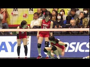古賀紗理那（Sarina Koga）／試合後のストレッチと思ったらインタビューに呼ばれた／2017.3.5 NECレッドロケッツ×東レアローズ Ｖリーグ女子神奈川大会ファイナル6