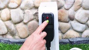 ALEKO 4-Person 120-Jet Lucca Inflatable Jetted Square Hot Tub with Energy Efficient Cover Blue with Square Pattern 158Gal 110V HTISQ4LUCCA-HD