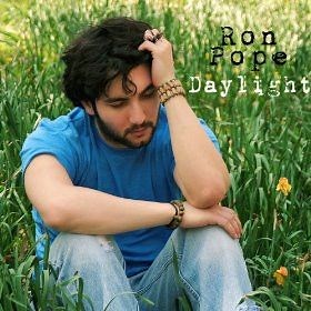 Paroles et traduction de la chanson «A Drop In The Ocean» par Ron Pope