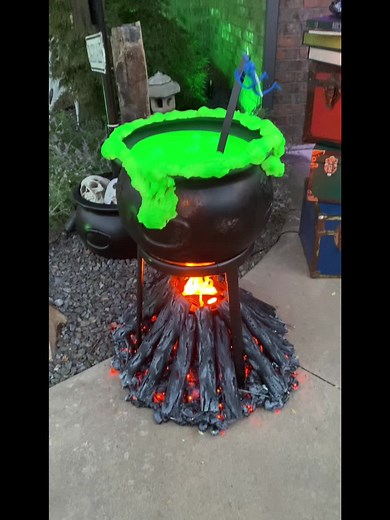 How-to: DIY Cauldron and fire build! #diyhalloweendecor #cauldron #hphalloween #harrypotter #harrypotterhalloween #homehaunter #diyprop #propbuilding #howtomake