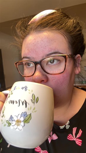 I’m horrified to eat anything cause I don’t want to puke it up. I’m just drinking tons of water and electrolytes. I made chicken Caesar sliders last night and after watching them come back up for my daughter I couldn’t even eat them lol. Norovirus SUCKS 😐 3/4 in our household have it… I’m like a sitting duck. 🙃 #norovirus #sickness #toddlers