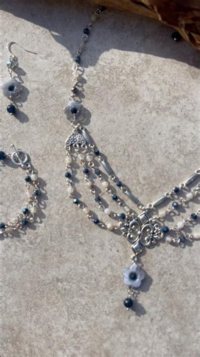 Victorian-inspired princess jewelry set. Check out the tutorial!