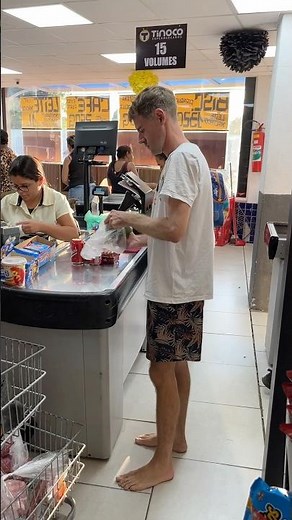BAREFOOT SHOPPING! #brazil #barefoot #noshoes