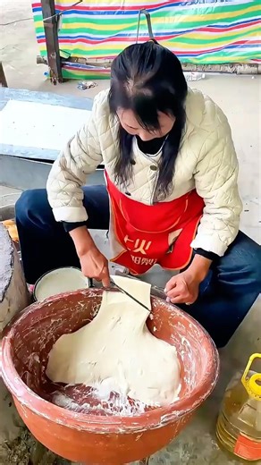 Handmade You-Tiao: Traditional Skills Boosting Breakfast Productivity! 🥢🔥