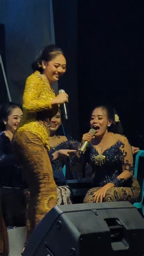 Biyuhh egolané Rii Punel Bangett tiada yang lebih indah #sindencantik #silvikumalasari #campursarisuryabuana