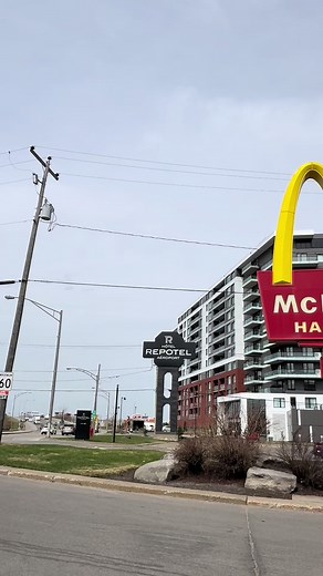 🎉 C’EST LE MOMENT DE FAIRE UNE DIFFÉRENCE! 🎉 Le 6 mai, c’est le Grand McDon et il faut absolument que tu notes cette date à ton agenda. 💛 C’est LA journée parfaite pour se gâter… tout en aidant une belle cause ❤️ Tous les dons seront remis à la maison Ronald McDonald’s ainsi qu’aux carrefours des ramilles. On t’attend le 6 mai! 🔥 #fyp#mcdonalds#mcdon#viral#quebec @Laury Beaudoin-Boiss