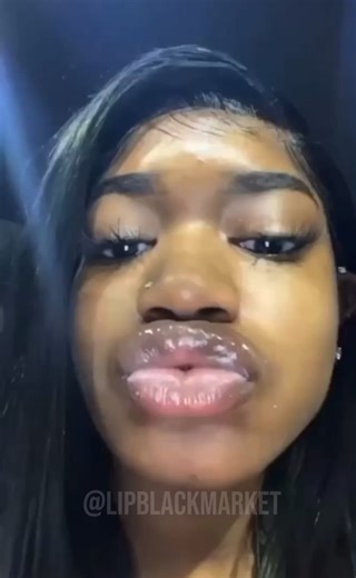 Glossy Juicy DSL Baddie 😍