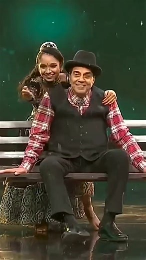 धरम पाजी की याद में! | 60s के हीरो का डांस स्टाइल | Aaya Sawan Jhoom Ke Recreated#shortsfeed#shorts