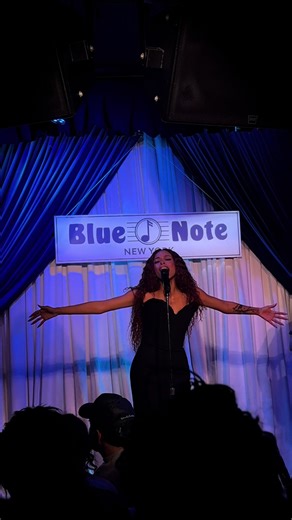 Them waiters messing up my view fr #ravynlenae