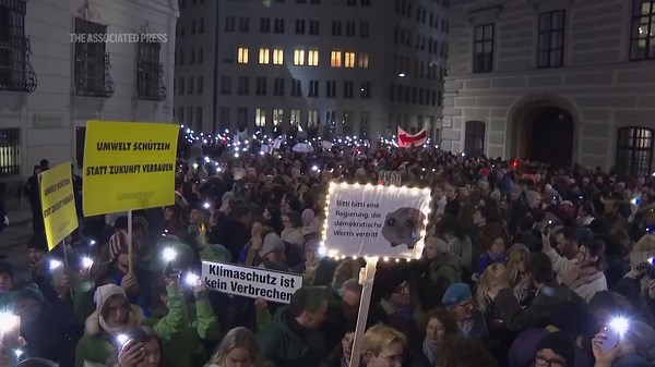 Thousands protest against a potential right-wing government in Vienna