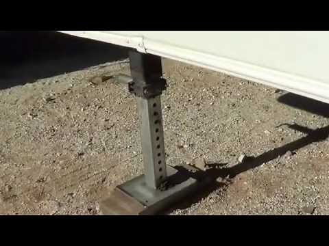 Front Landing Jacks - Cougar 276RLSWE Fifth Wheel Trailer Review