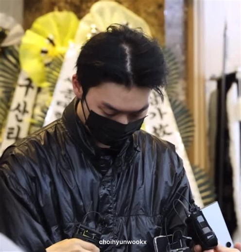 CHOI HYUNWOOK (최현욱) on Instagram: "#ChoiHyunWook visited the funeral of veteran actor Lee Soon-jae yesterday to pay his respects trans: He said, he just wanted to see him once and hoped he rests in peace. Our deepest condolences to the family and fans of senior actor Lee Soon-jae. May he rest in peace 🥀🤍🕊️ Although they never worked together, he said he just wanted to see him once and shared that he felt deeply saddened when he heard the news early this morning. He also said he regretted neve