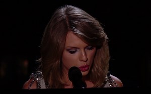 【4K】Taylor Swift -《All Too Well》Live at the 56th GRAMMYs 2014