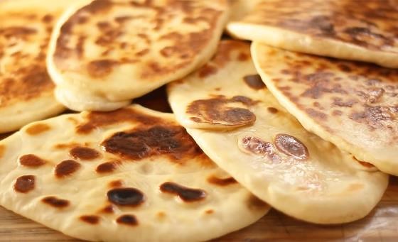 I made soft buttery naan at home! 🥖