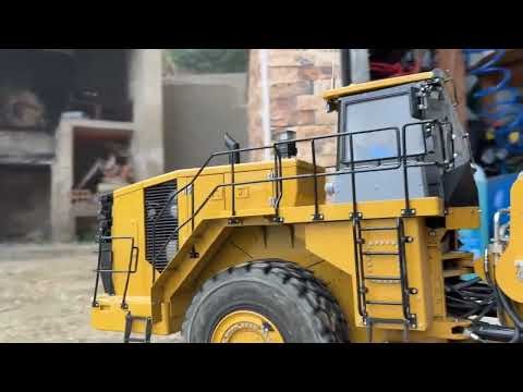 Watch the Cabolite Loader Clean & Side Dump Like a Pro!