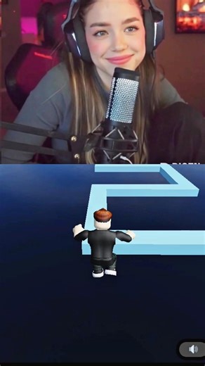 Cute Girl 🥰 Vs Me💀. #roblox #robloxshorts