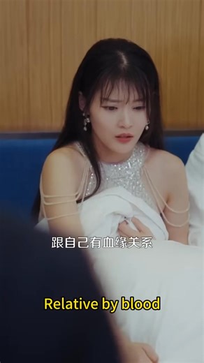 When the ancient metaphysics master opens her eyes, she transmigrates into the true daughter of a wealthy family who is despised by everyone. No longer willing to be bullied, she slaps her worthless brother, kicks away the fake, scheming daughter, and after severing family ties, she earns merit by doing fortune-telling live streams. Later, the little 'charlatan' in the eyes of the wealthy becomes a true big shot, and her biased family regrets their past actions but it's too late to have her retu