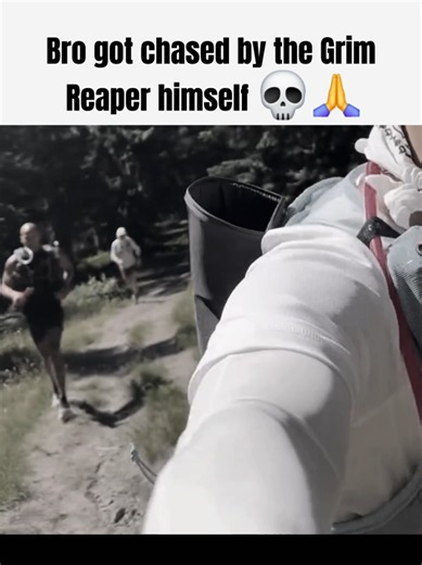 Bro got chased by the Grim Reaper himself. 💀🙏 Dude was running the Bigfoot 200, probably fighting for his life already… Then he looked behind him and saw 50-year-old David Goggins right on his heels. 😭 Bro wasn’t running an ultramarathon anymore. He was running for his SOUL. 💀 #motivation #mentality #mindset #discipline #goggins