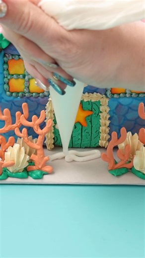 You can use those leftover gingerbread house kits to make a summer design! 🧜‍♀️ The tutorial, recipes, and templates to recreate this mermaid gingerbread house are in the Cookie Art Club. | SweetAmbs