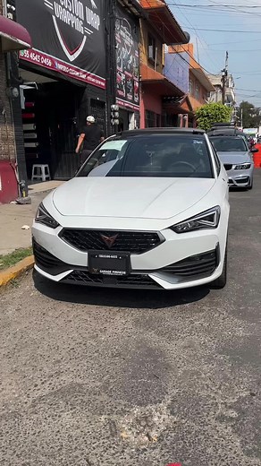 Transformación de Cupra con Wrap Verde Glossy