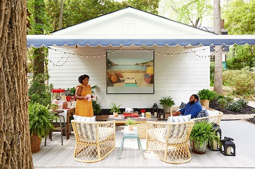 12 Ideas for a Cute and Cozy Backyard Movie Night
