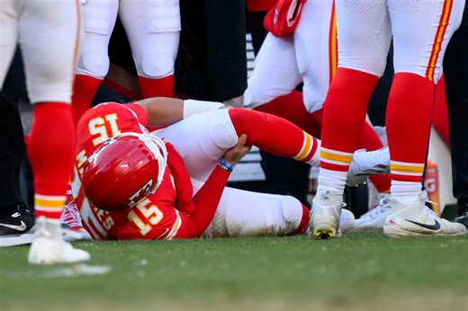 NFL news, injury updates: Patrick Mahomes, Micah Parsons both reportedly suffer torn ACL in Week 15, while playoff picture begins to take shape