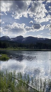 ☀️ A Summer Memory at Sprague Lake 🏔️✨ As the days get shorter and the snow starts to whisper its way into Estes Park, I keep thinking back to last summer — to moments like this at Sprague Lake in Rocky Mountain National Park. 🌲💛 The water was calm, perfectly reflecting the mountains that surround it. The meadows glowed in soft golden light. Wildlife wandered freely — moose, elk, and even beavers made their presence known. Every sight, every sound, every moment felt like a gift. Watching this
