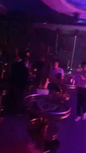 Đến giờ này k thít hò hét nữa mà nghe nhạc mạnh là thấy chill thui ah 😋 | Mốc Meo