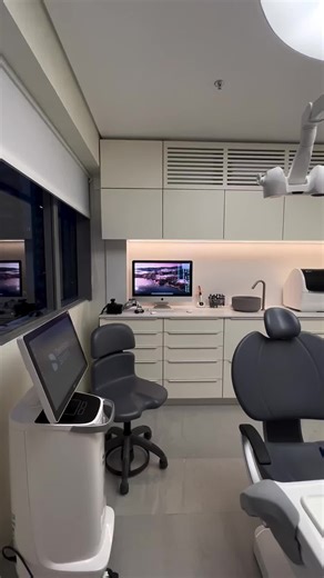 A dream office 🙏🥰 . . • • --------------------------------------- 📥 Post your case on #dentistry_everyday to get repost --------------------------------------- Like & Follow for the love of dentistry and more such interesting content 💯. • Loved the outcome • Tag a Friend • ➖ #dentistry_everyday • . #dentistry #dental #dentist #dentists #dentalstudent #dentalhygienist #dentalart #doctor #doctors #toothimplant #dentalrestorations @dentistry.everyday #dentalboards #dentalradiography #dentalvene