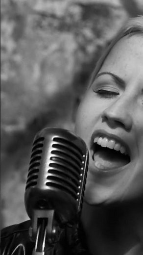 Tu savais de quoi parlent les paroles de "Zombies" de Cranberries ? #TheCranberries #Zombies #90s