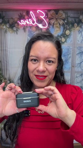 Micrófono inalámbrico para grabar con celular. Cómo mejorar el audio de tus videos. Micrófono lavalier para TikTok. Audio claro grabando con el teléfono. Accesorio básico para creadores. Micrófono portátil con estuche de carga. Cómo grabar mejor sonido con tu celular. Micrófono fácil de usar para videos. Audio profesional desde el smartphone. Herramienta para creadores de contenido. #MicrófonoInalámbrico #AudioParaVideos #CreadoresDeContenido #TikTokShop #AccesoriosTech