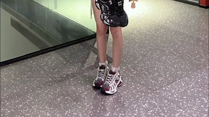 “与它相伴，走出不一样的精彩。”丨jifffly老爹鞋