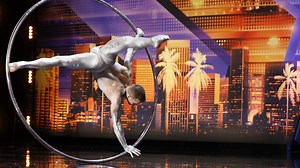 Matthew Richardson turned his nearly career-ending injury into beautiful art, and a unique visual experience. #AGT is all-new Tuesday night, and I use my golden buzzer! | Julianne Hough