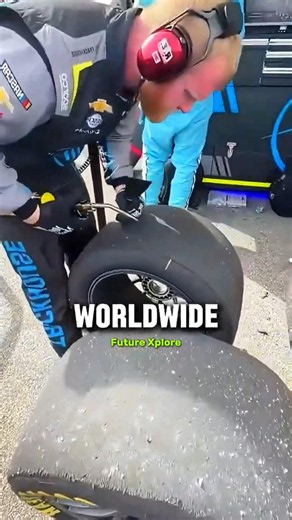Why F1 Drivers Can't Keep Their Tires? 😱