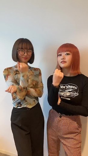 ガールフレンドバンドのダンスパフォーマンス