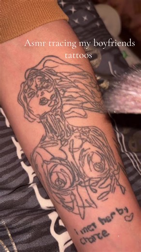 asmr tracing my boyfriends tattoos🖤🐝 #asmrsounds #asmr #fyp #relax #tattoo