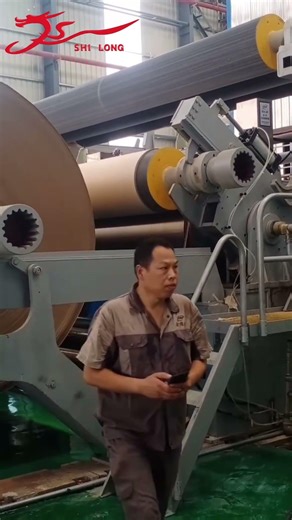 Don’t blink 😉! Let’s watch how the corrugated paper machine changes reels#papercraft #paper r