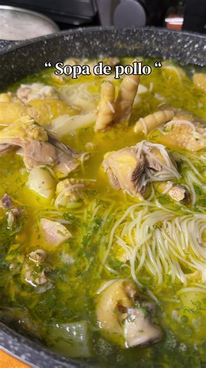 Sopa de pollo casera fácil y rápida