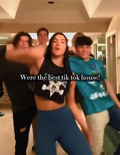 I’d like to now introduce #TheSashimiIslandHouse on behalf of @ᦓꪖᦓꫝꪖ 🌷💐✨ and our team. We are so excited to announce our new house! 🌺🏝️🥥🌴 Stay tuned for more… Coming soon!