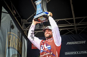 Mosley makes it happen to win on the Sabine River - Bassmaster