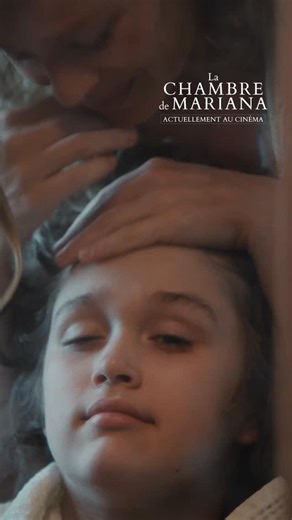 Découvrez la prestation éblouissante de Mélanie Thierry dans LA CHAMBRE DE MARIANA, actuellement au cinéma. Un film réalisé par Emmanuel Finkiel. 1943, Ukraine, Hugo a 12 ans. Pour le sauver de la déportation, sa mère le confie à son amie d’enfance Mariana, une prostituée qui vit dans une maison close à la sortie de la ville. Caché dans le placard de la chambre de Mariana, toute son existence est suspendue aux bruits qui l’entourent et aux scènes qu’il devine à travers la cloison… | Ad Vitam