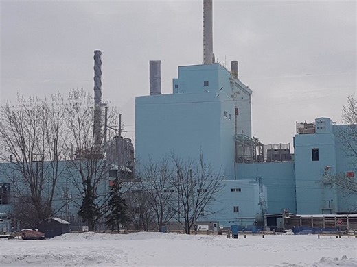 VIDEO: The Fort Frances kraft mill comes tumbling down