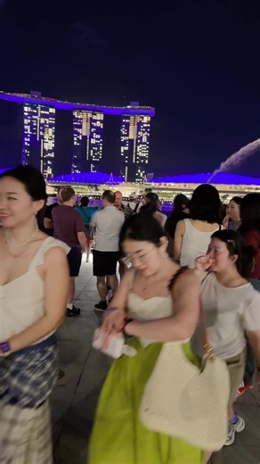 🌆 Ready to explore the Lion City? Discover the best places to visit in Singapore, from the iconic Gardens by the Bay to the colorful streets of Chinatown! 🏙️✨ #SingaporeTravel #BestPlacesInSG #ExploreSingapore